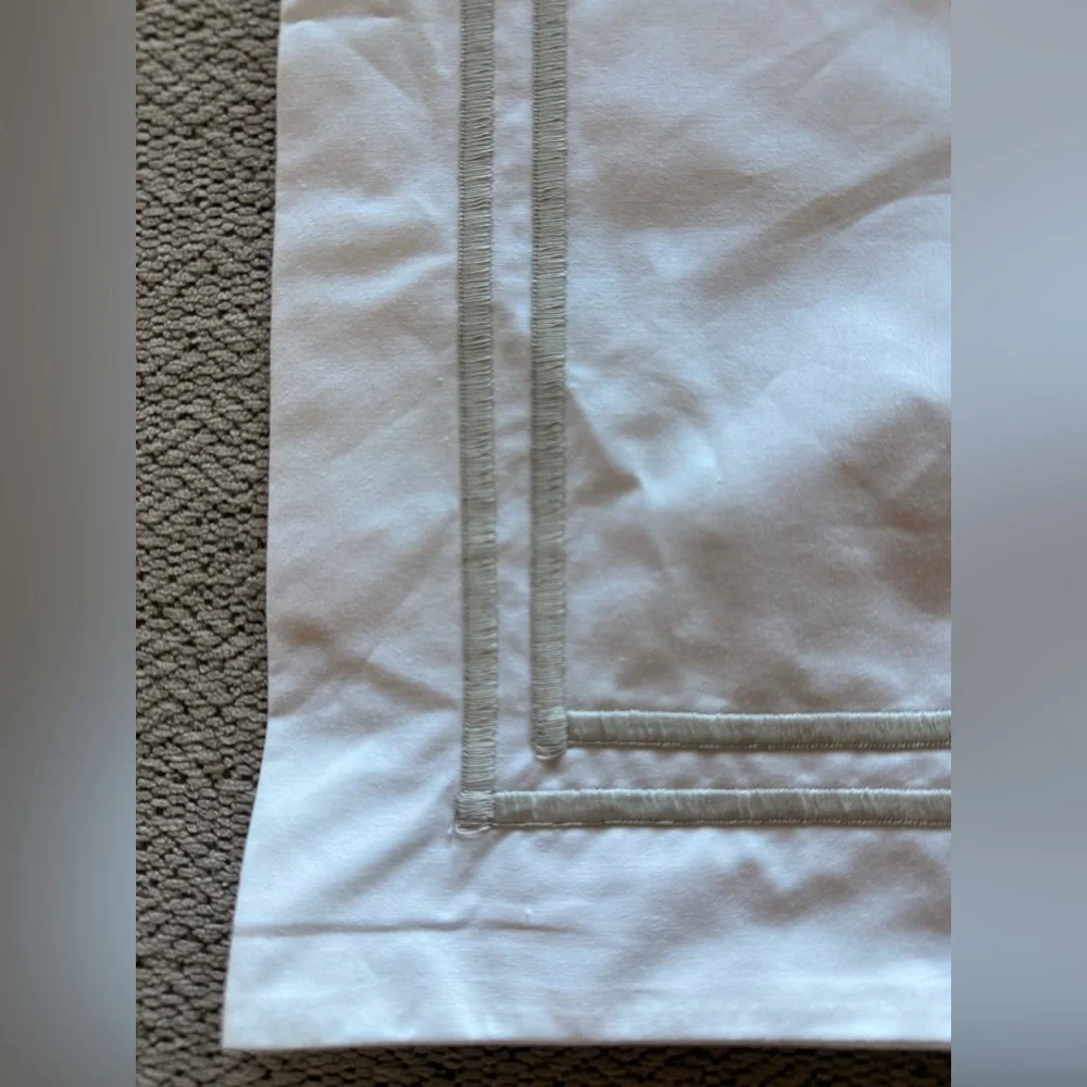 (1) Italian White Hotel Satin Stitch Pillowcase Sham Standard 20”W x 28”L 20x28